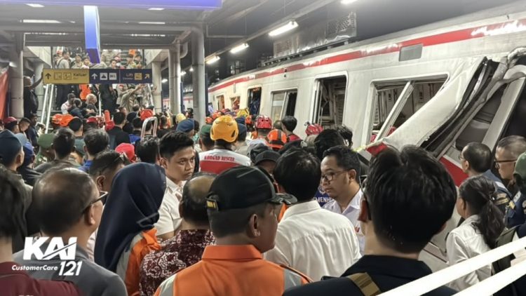 Daftar nama korban selamat insiden KRL Bekasi Timur yang lahir pada 27 April persis tanggal kejadian