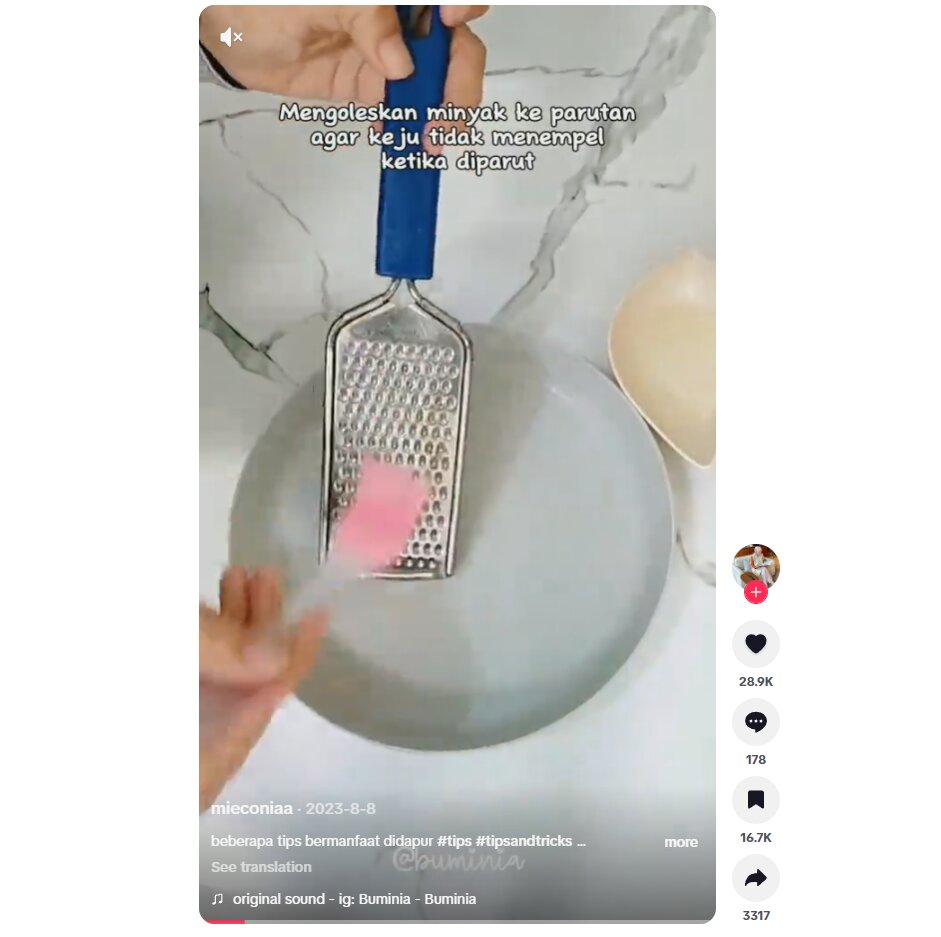 Parutan keju anti lengket cuma oles minyak, hasilnya langsung rapi