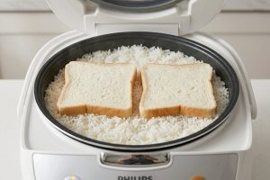 Nasi kelembekan jangan dibuang, cukup tambahkan roti tawar, langsung pulen lagi