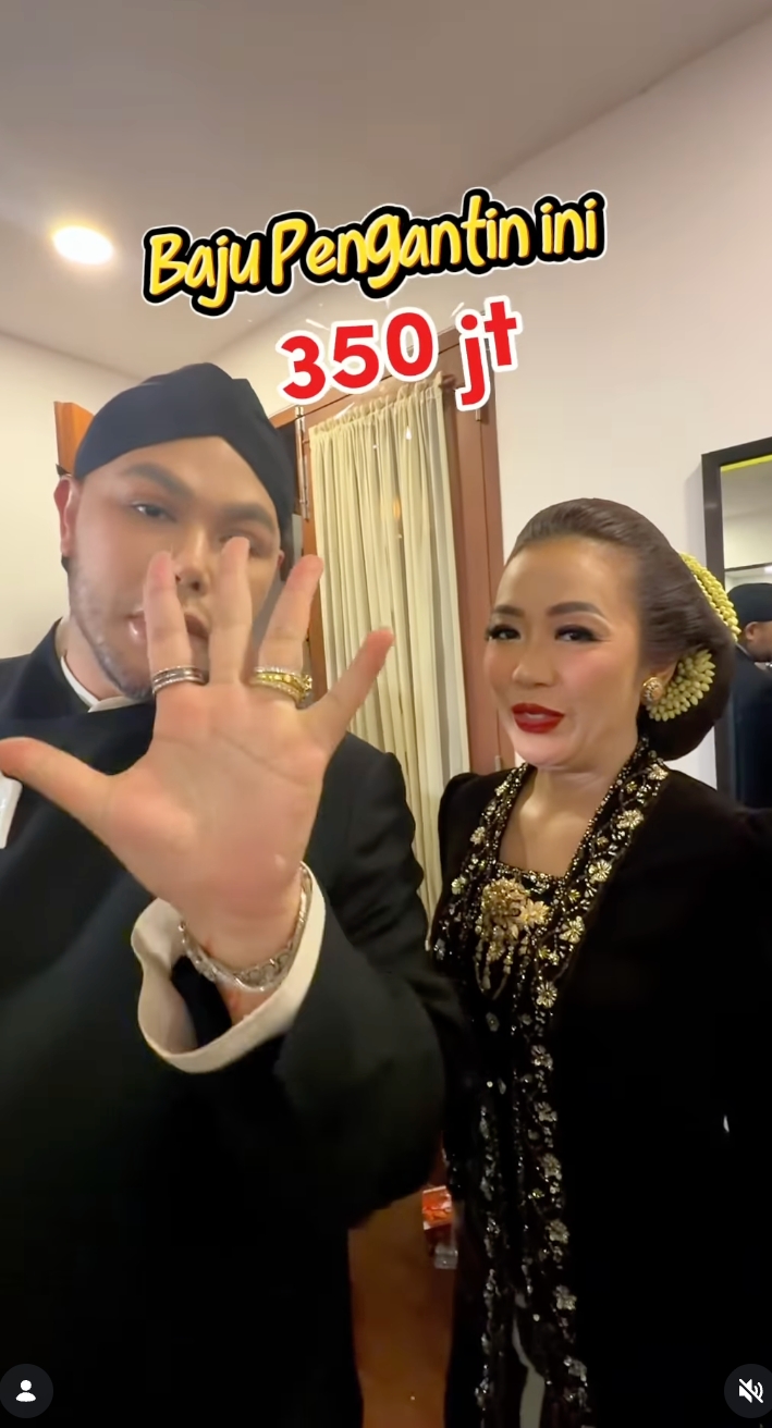 5 Detail busana pernikahan anak dan mantu Soimah karya Ivan Gunawan senilai Rp350 Juta