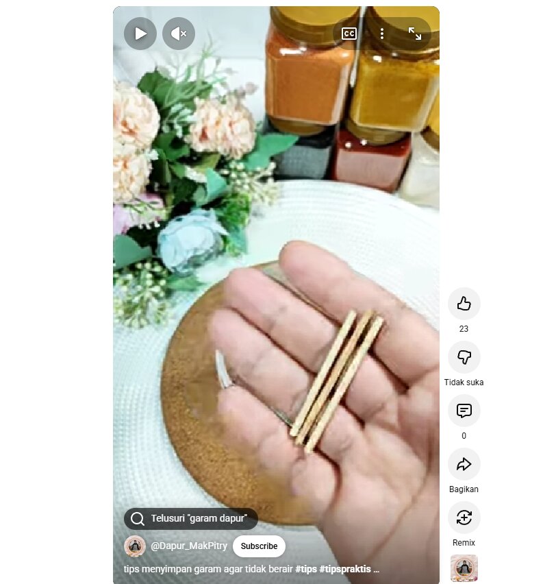 Cara mengatasi garam menggumpal di toples pakai tusuk gigi agar tetap kering