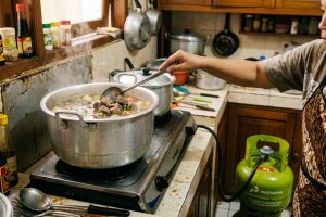 Gas cepat habis saat masak daging? Coba trik hemat ini biar tetap empuk