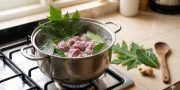Daging kambing alot dan bau? Coba rebus pakai 2 daun ini, hasilnya mengejutkan