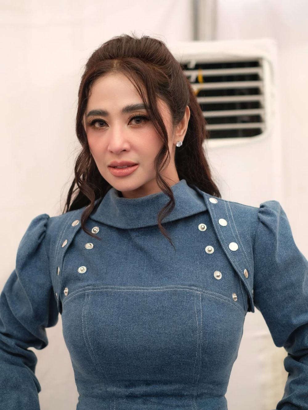 Dewi Perssik kuliah psikologi tanpa sepengetahuan keluarga, terungkap tujuannya