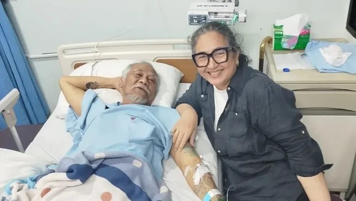 Tio Pakusadewo dirawat dan gunakan BPJS Kelas 3, Dewi Irawan galang donasi pengobatan untuk sahabat
