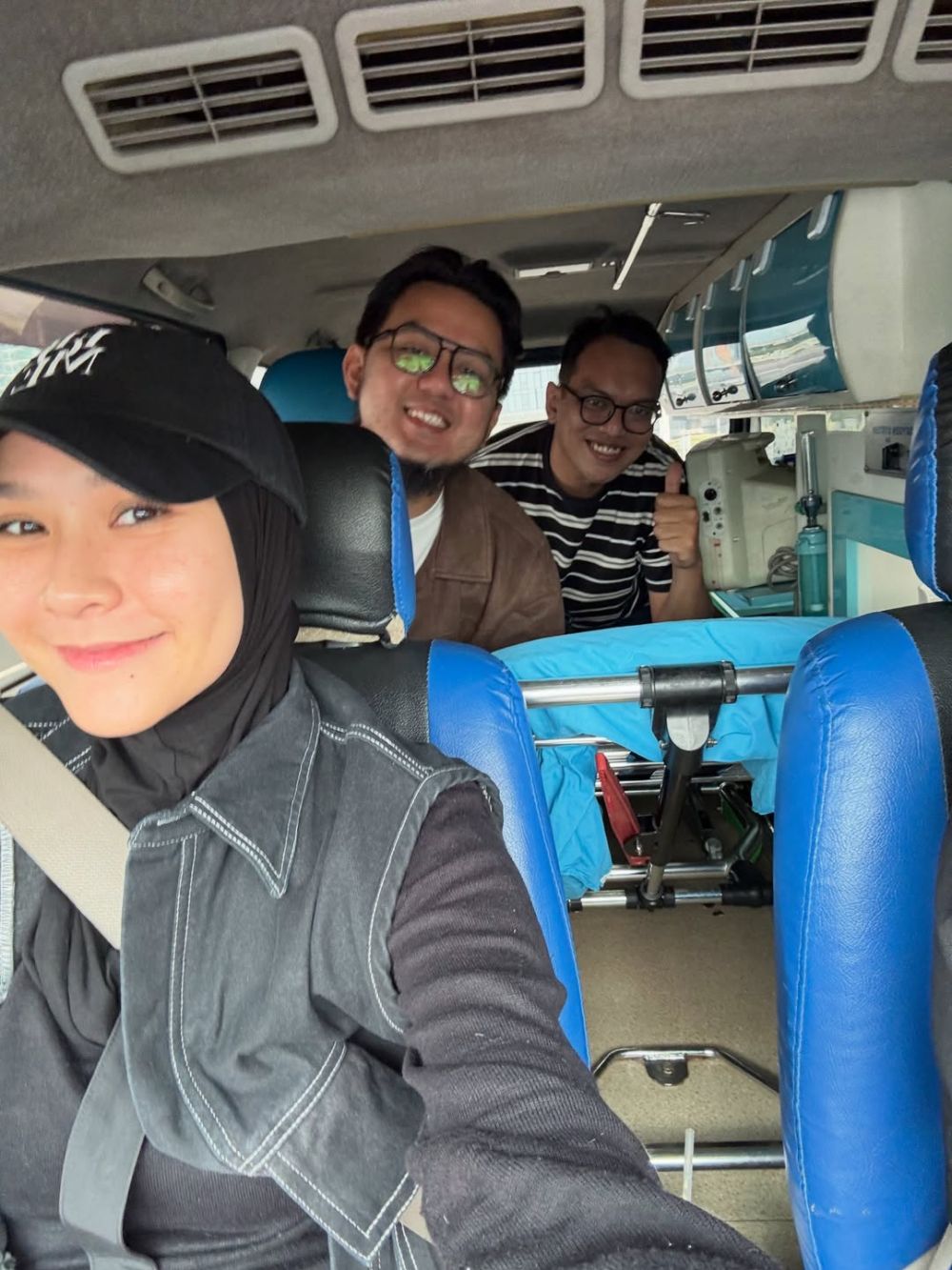 7 Aksi nyata Zaskia Adya Mecca turun langsung ke demo Bundaran HI, bawa 3 ambulans dan logistik