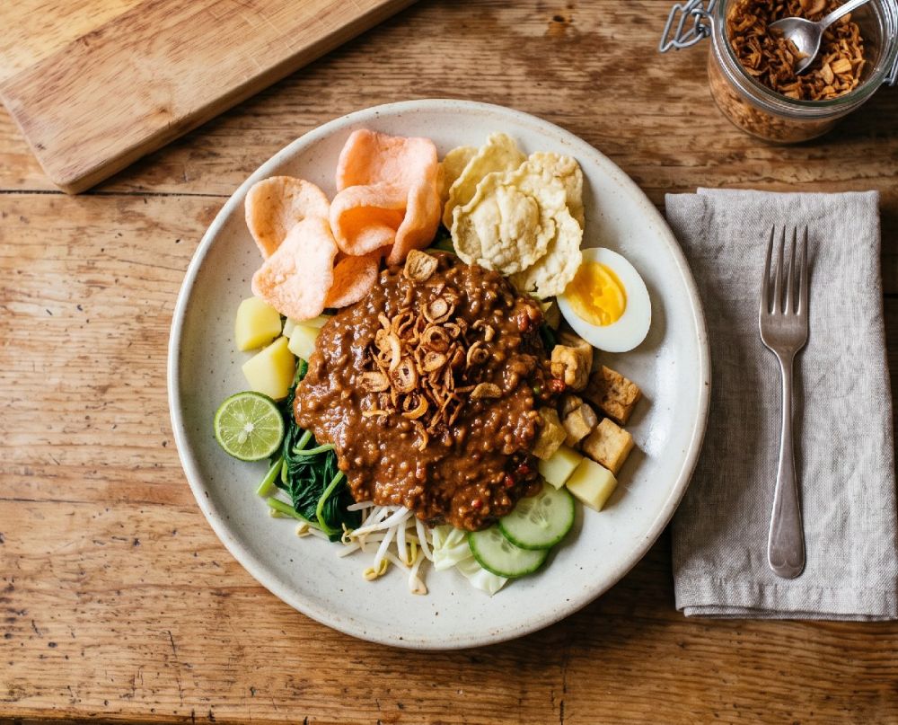 Resep gado-gado dari bahan seadanya di kulkas, ini triknya biar sambal kacangnya nikmat gurih