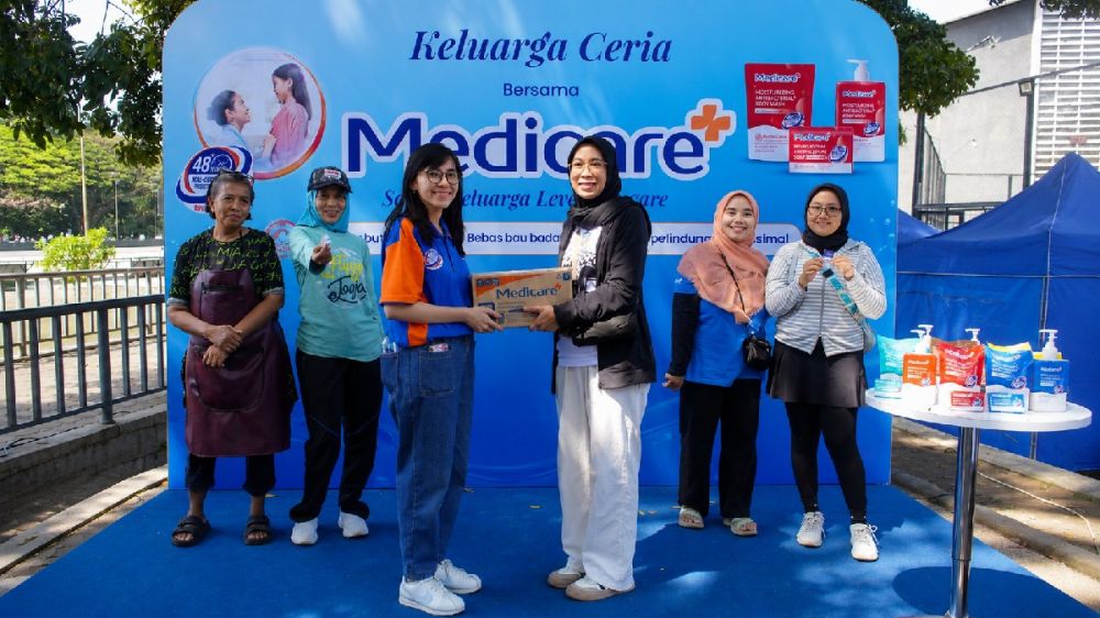Heboh parade Bathtub Keluarga Ceria Bersama Medicare di Bandung, ada bagi-bagi bonus 1 kardus!