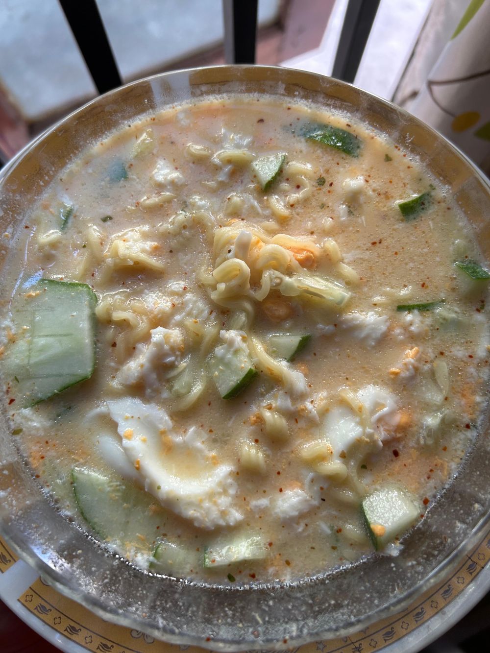 Cara bikin mi instan kuah creamy dengan Greek yoghurt, gurih tanpa santan dan tetap segar