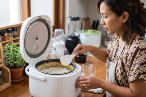 Cara mengatasi rice cooker yang nasi cepat kering di bagian pinggir