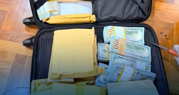 7 Penampakan brankas kafe de’Clan & rumah di Bogor simpan uang miliaran rupiah dugaan korupsi dan TPPU