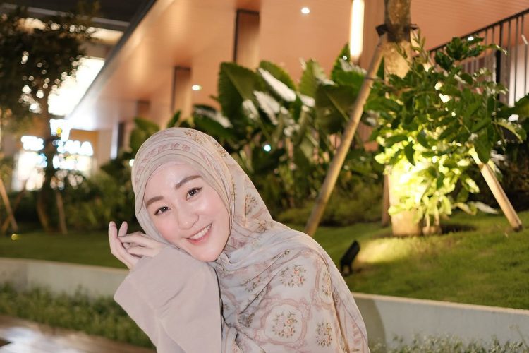 Isi curahan hati Larissa Chou setelah cerai dari Ikram Rosadi, akui sudah terbiasa hidup sendiri