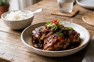 Cara mencairkan daging ayam beku agar tetap juicy, coba trik ini pakai resep ayam kecap lezat yuk!