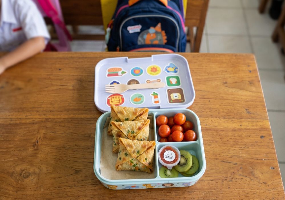 Resep martabak telur mini untuk jajanan sehat di kotak makan anak, cocok jadi cemilan di sekolah