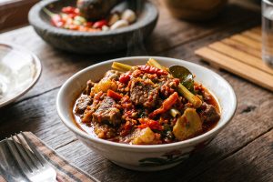 Pingin yang pedas-pedas? Yuk cobain resep otentik oseng mercon sapi yang siap bikin lidah menari-nari