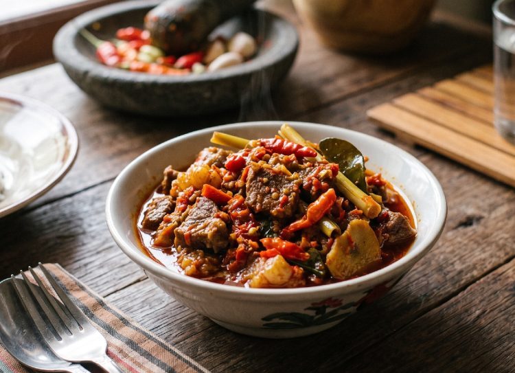 Pingin yang pedas-pedas? Yuk cobain resep otentik oseng mercon sapi yang siap bikin lidah menari-nari