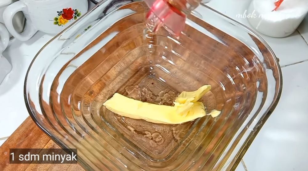 Pisang goreng tetap renyah meski tanpa baking soda, rahasianya ada di campuran adonan ini
