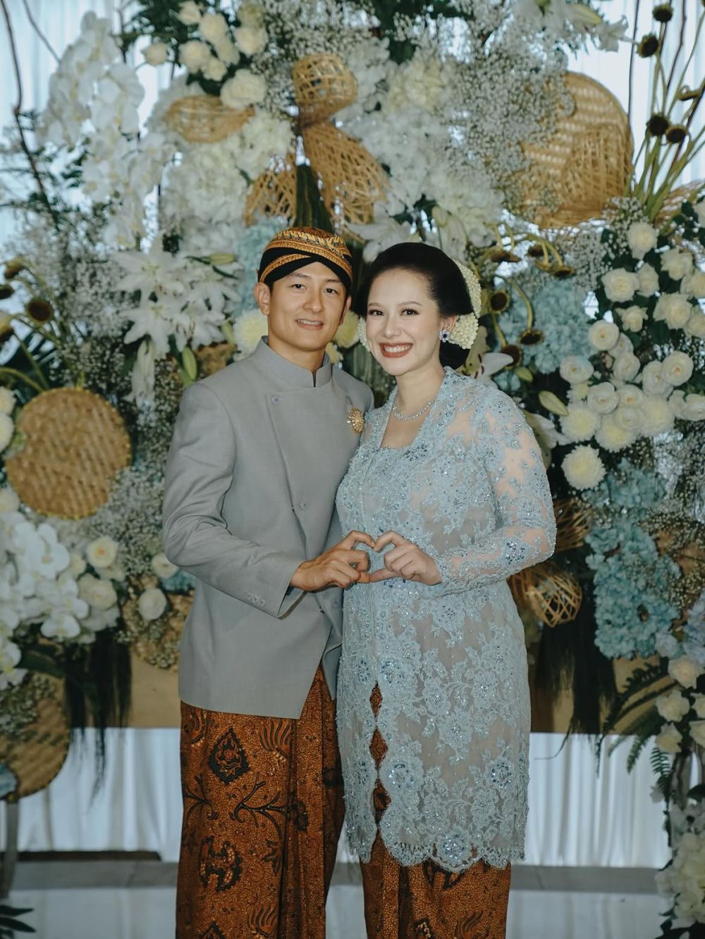 Sambut buah hati pertama, Rio Haryanto dan Athina Papadimitriou gelar tradisi mitoni penuh kehangatan
