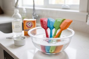 Masakan jadi bau sabun? Ternyata penyebabnya bisa dari spatula silikon, atasi pakai cara ini