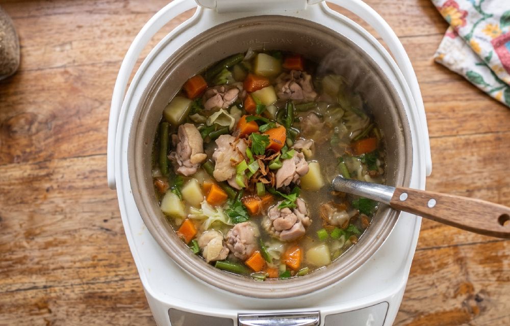 Resep sup ayam komplit pakai rice cooker, lezatnya nendang plus masaknya gampang tinggal pencet cook