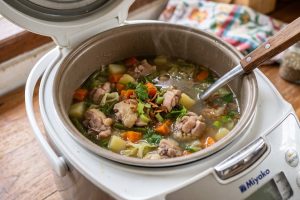 Resep sup ayam komplit pakai rice cooker, lezatnya nendang plus masaknya gampang tinggal pencet cook