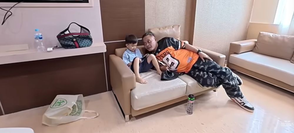 Sule bertemu Nathalie Holscher dan Aripat saat jenguk Adzam, sikap dewasa dipuji