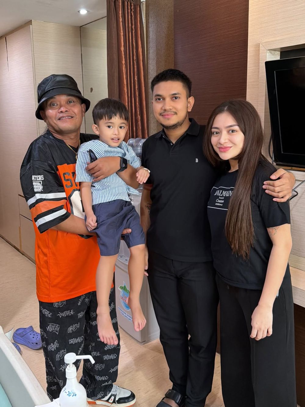 Sule bertemu Nathalie Holscher dan Aripat saat jenguk Adzam, sikap dewasa dipuji