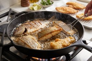Berapa lama goreng ikan? Simak patokan waktu untuk ikan fillet hingga ikan utuh
