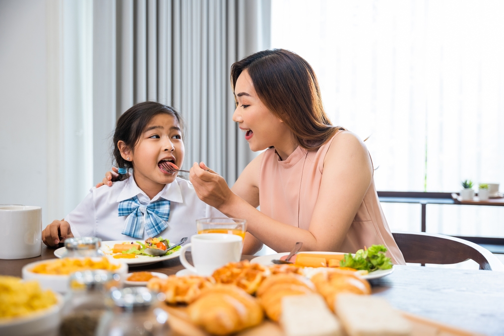 Strategi anak picky eater bisa makan sendiri tanpa disuruh-suruh, rupanya segampang ini
