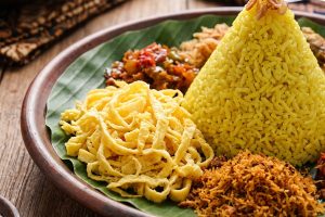 Cara membuat telur dadar rawis pendamping nasi kuning yang kenyal dan lembut, ternyata gampang