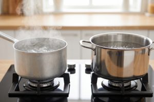 Panci aluminium vs stainless, mana lebih cepat panas? Kenali bedanya saat memasak
