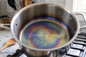 Panci stainless tiba-tiba muncul bercak pelangi setelah dipakai, apakah masih aman? Ini penjelasannya