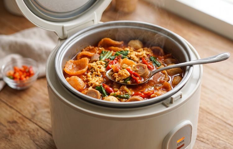 Cara membuat seblak pedas cuma pakai rice cooker, ini triknya agar tidak lembek dan kenyalnya dapat