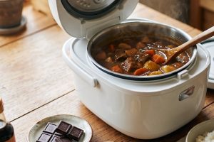Cara membuat kari jepang bumbu instan pakai rice cooker rasanya otentik, cuma pakai tambahan bumbu ini