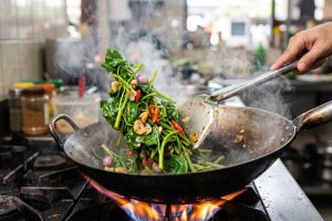 Tumis kangkung berubah warna setelah matang? Cek durasi dan panas wajan