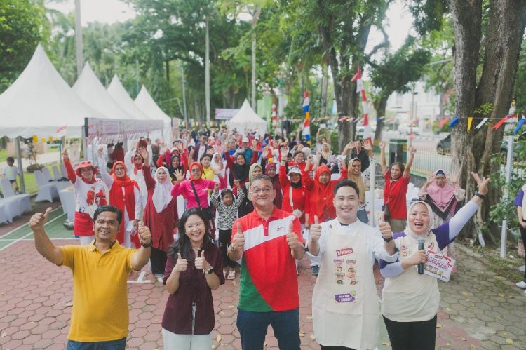 Ratusan ibu-ibu rayakan HUT RI di Taman Ahmad Yani Medan bareng Mahsuri, yuk intip keseruannya!