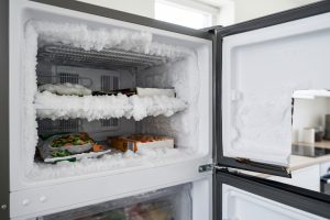 Freezer cepat penuh bunga es padahal jarang dibuka, apa yang perlu dicek?