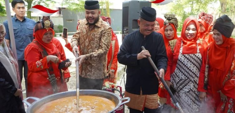 Solidaritas Sumbar untuk NTT, 5 ton rendang disiapkan bagi warga terdampak gempa