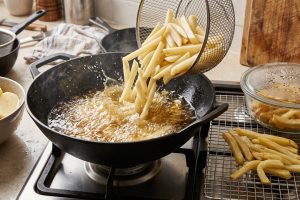 Kenapa kentang goreng lembek padahal pakai minyak panas? Ini teknik yang perlu diperhatikan