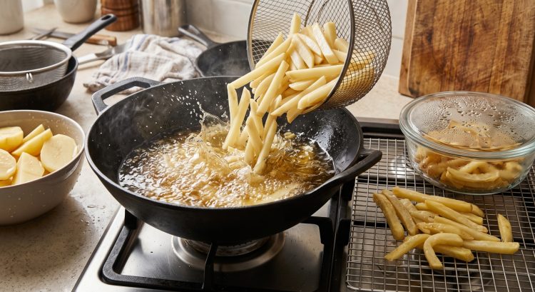 Kenapa kentang goreng lembek padahal pakai minyak panas? Ini teknik yang perlu diperhatikan