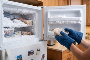 Bunga es freezer terlalu tebal, kapan harus dicairkan? Ini patokannya