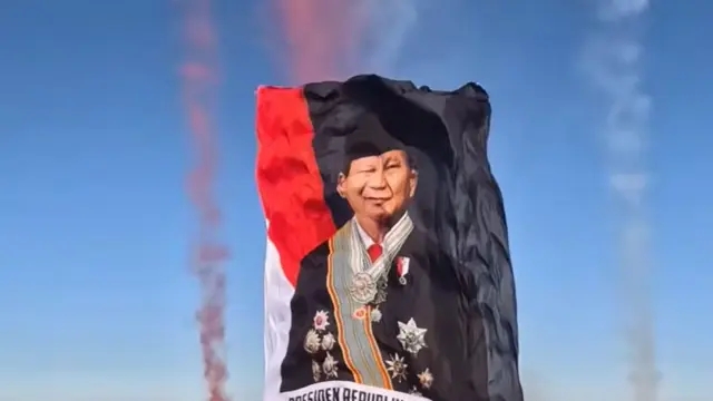 Istana jelaskan baliho raksasa Prabowo dibentangkan prajurit TNI saat HUT Ke-81 RI