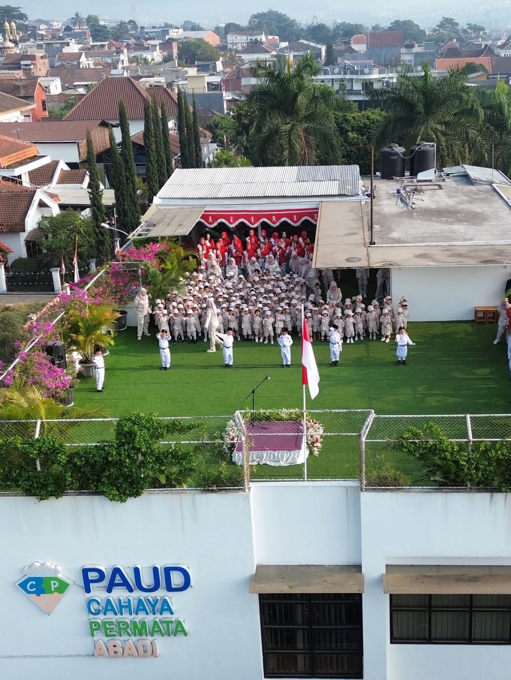 Momen Yuni Shara pimpin upacara HUT RI di sekolah miliknya, murid PAUD jadi petugas dengan apiknya