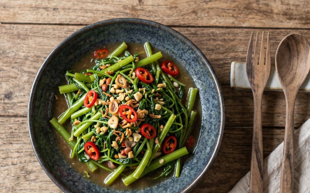 Punya kangkung yang mau layu? ini cara mengolahnya jadi cah kangkung yang tetap kriuk dan segar