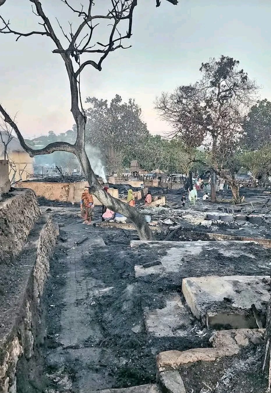 Kebakaran Desa Adat Sade Lombok, ratusan rumah warga dan warisan budaya Suku Sasak ikut terdampak