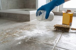 Baking soda tak cuma buat kue, bisa dimanfaatkan untuk bantu atasi kerak di lantai kamar mandi