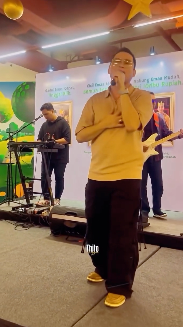 Kabar pelantun lagu “Duhai cinta, tataplah aku di sini”, lama vakum usai kesetrum kini kembali nyanyi