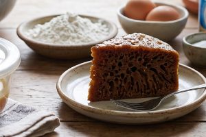 Resep bolu karamel tanpa oven anti gagal cuma pakai rice cooker, tak ribet dan ternyata segampang ini