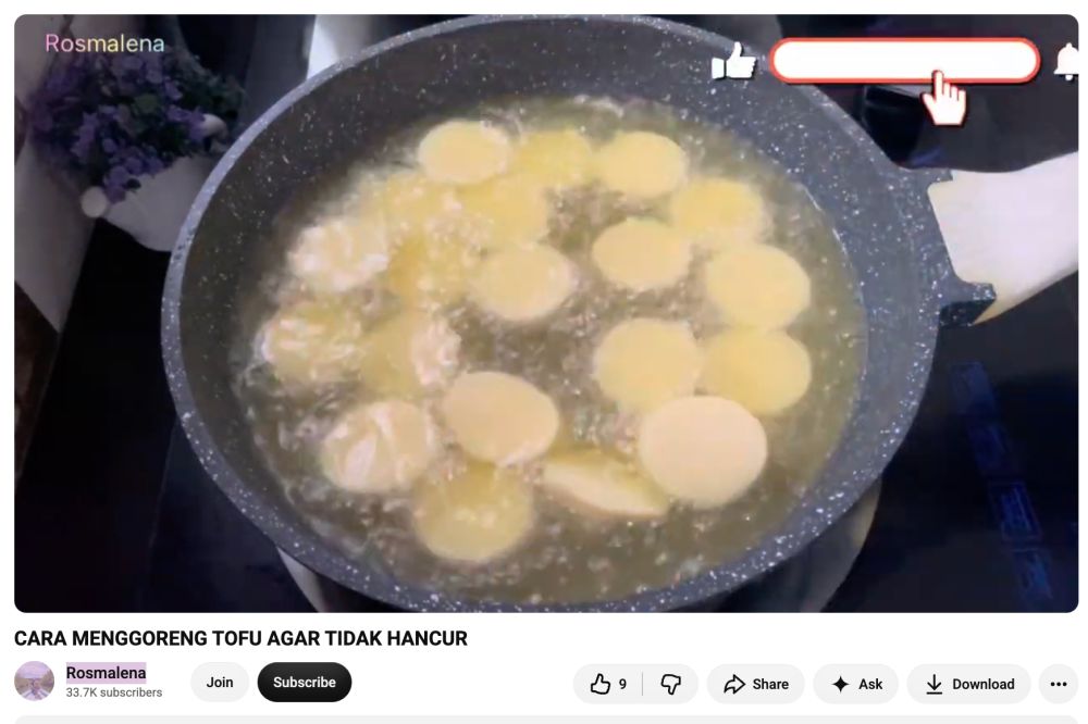 Cuma tambah 1 sendok tepung terigu, trik goreng tofu ini bikin tetap utuh