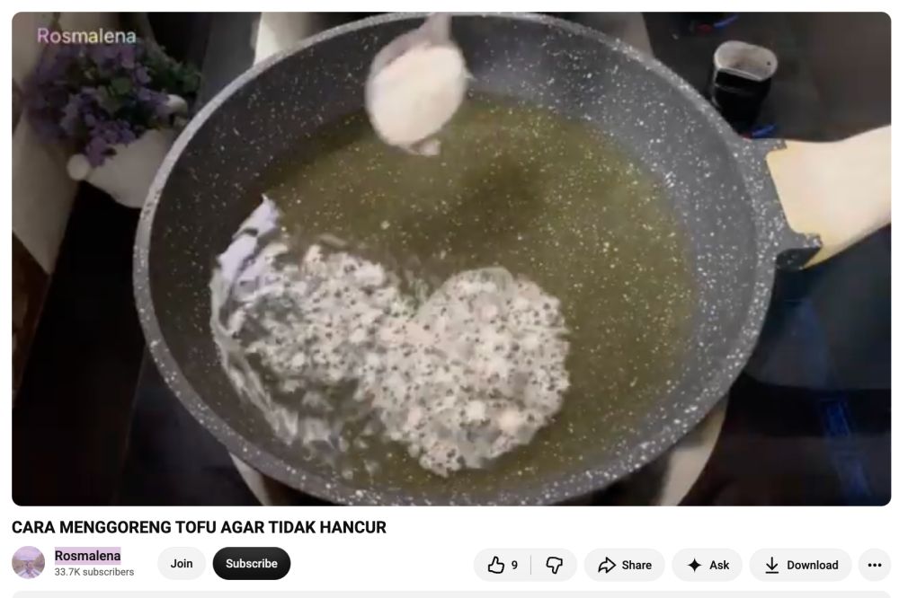 Cuma tambah 1 sendok tepung terigu, trik goreng tofu ini bikin tetap utuh